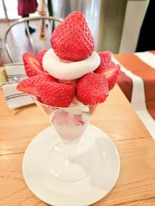 苺のパフェ