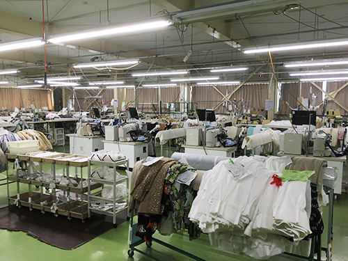 カーテン縫製工場画像